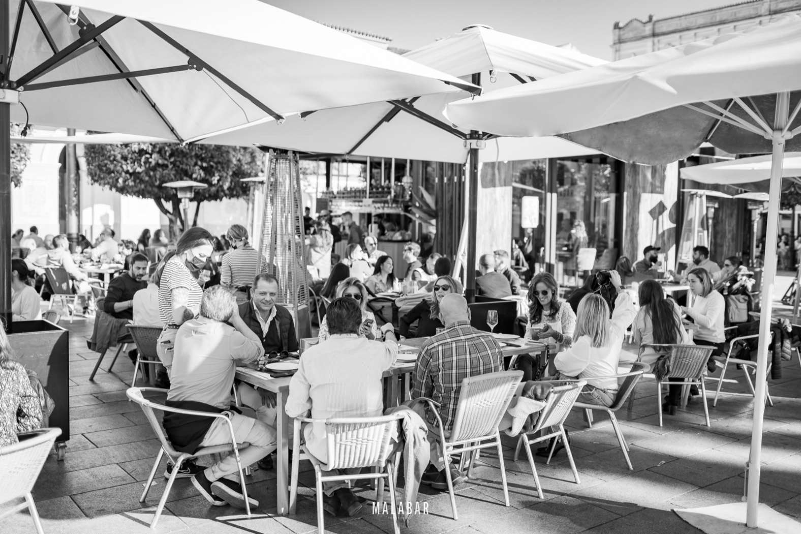 Kiosco terraza comer o tomar una copa en la Plaza de España